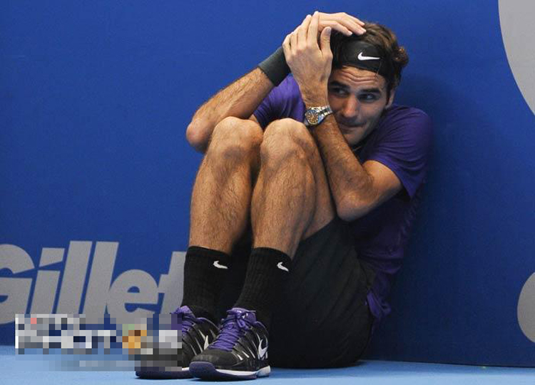 Roger Federer khiến cho khán giả cười không ngớt khi giả vờ đóng bộ mặt sợ hãi trong trận đấu biểu diễn tại Sao Paolo.